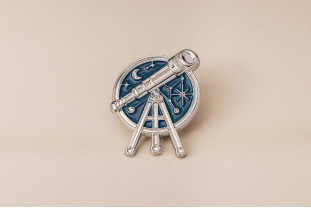 Pin’s télescope en métal argenté – Impact Émotion
