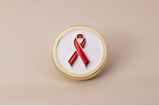 Pin’s ruban rouge – Impact Émotion