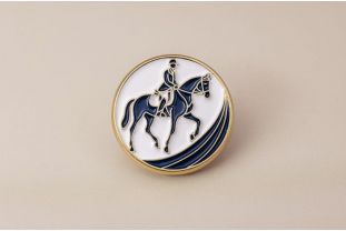 Pin’s équestre doré – Impact Émotion