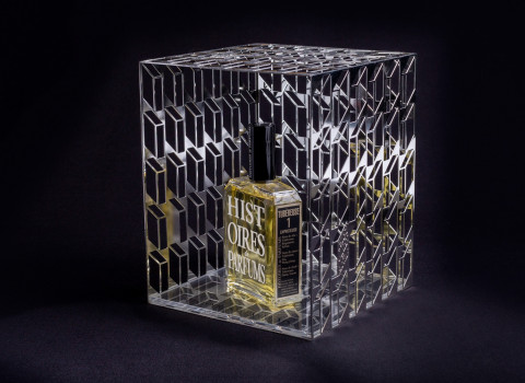 Fabrication d'un glorifier luxe en inox, afin de mettre en scène un flacon de parfum