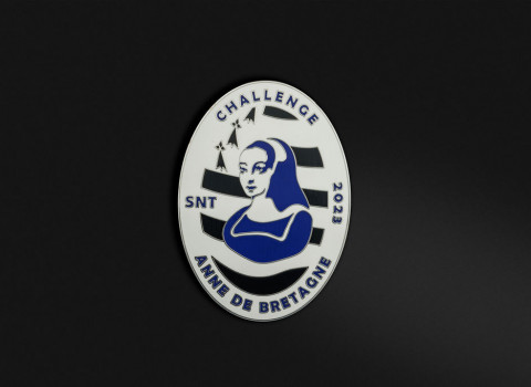 Médaille de forme ovale, émaillage surfacé