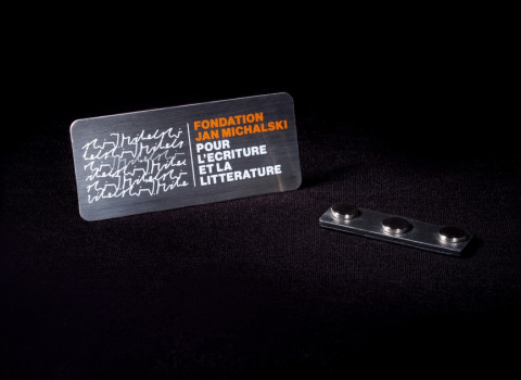 Badge aimanté en inox brossé