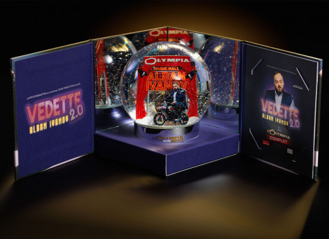 Boule à neige exclusive pour le lancement de son spectacle à l'Olympia