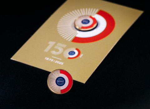Pin's fabriqué pour les 150 ans du Sénat