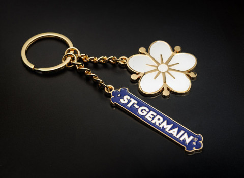 Porte-clé prestige comprenant 2 charms émaillés