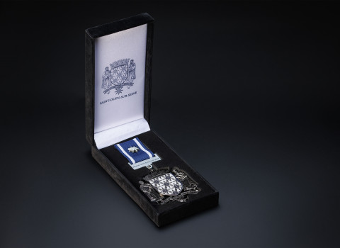 Médaille de poitrine officielle, avec ruban personnalisé