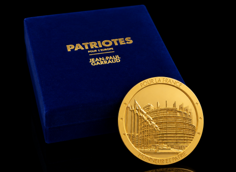 Médaille personnalisée finition 3D et or mat